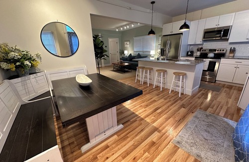Off Broadway Apartment | Stylish 2 Bed Retreat in Broadway - Rated 9.8/10!