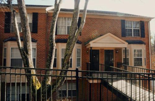 Athens Apartment | Recently Renovated Condo with Pet-Friendly Amenities