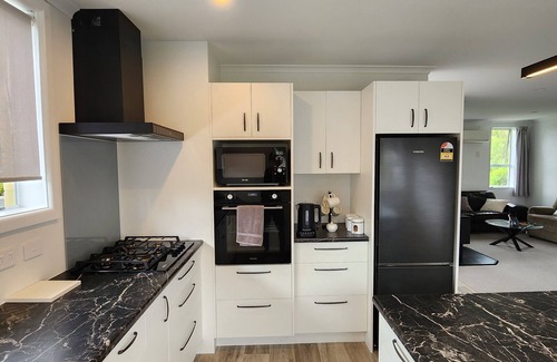 Kaikoura Cottage | Delightful Cottage Stay in Scenic Kaikoura with Breakfast