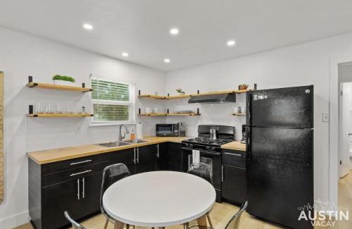 East MLK House | Modern E Austin Duplex with Free Parking for Families