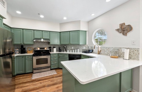 Highland Lake Estates Resort | Peaceful Hill Country Island Retreat with Inviting Amenities