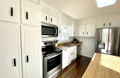 Anderson House | Renovated Retreat: Ideal Stay near Downtown Anderson