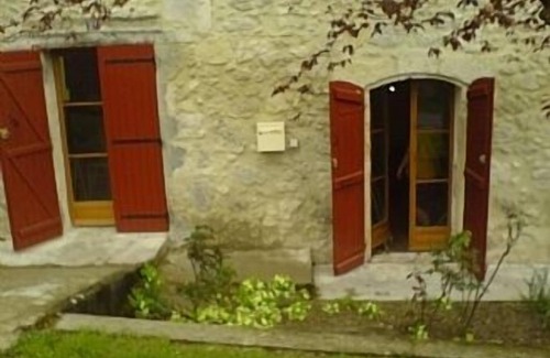 Gueyze House | Guest Rated 10/10: Renovated Stone Barn in Medieval Village