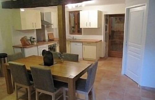 Gueyze House | Guest Rated 10/10: Renovated Stone Barn in Medieval Village