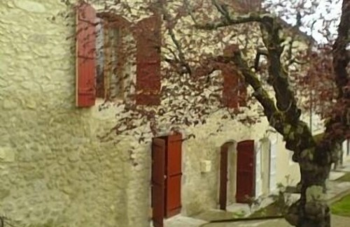 Gueyze House | Guest Rated 10/10: Renovated Stone Barn in Medieval Village