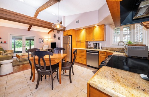 Forest City House | Recently Updated 2 bedroom 1.5 Bath House. Close to Shopping and Theme Parks