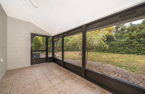 Forest City House | Recently Updated 2 bedroom 1.5 Bath House. Close to Shopping and Theme Parks