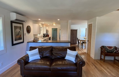 Corvallis House | Updated Retreat: Steps from Downtown & OSU with Spa Amenities