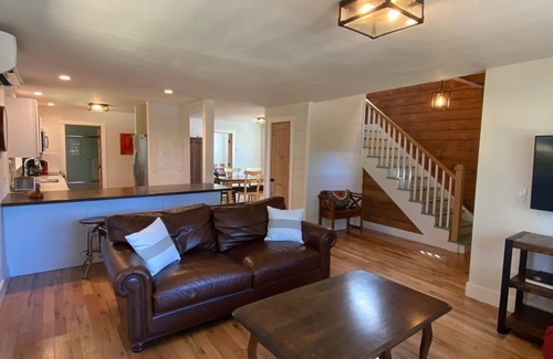 Corvallis House | Updated Retreat: Steps from Downtown & OSU with Spa Amenities