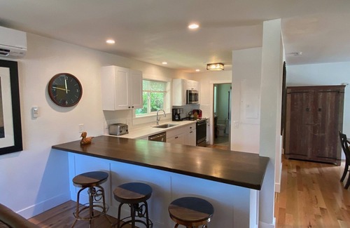Corvallis House | Updated Retreat: Steps from Downtown & OSU with Spa Amenities