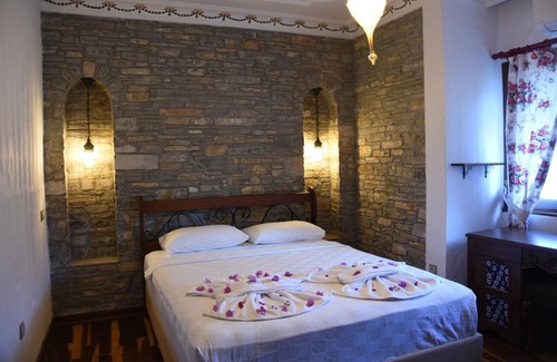 Dalyan Villa | Discover Recep Pasa Konaklari: Oceanfront Pools & Dining