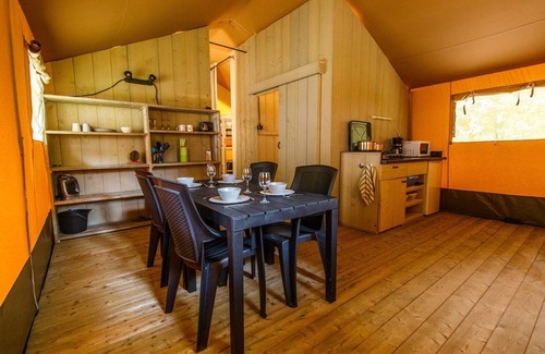 Lathum House | Cozy Safari Tent for 2 to 6 with Private Bathroom