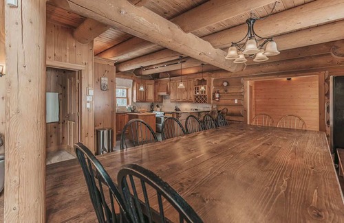 Fiddler Lake Resort Ski Chalet | Relaxing Executive Double #26 with Pool & Hot Tub Retreat