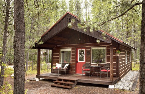 Columbia Falls Cabin | Relaxing Moose Cabin Near West Glacier with Pool & Spa