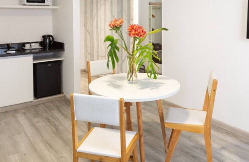 El Centro Apartment | Recoleta Chic: apartment steps from Arroyo Street