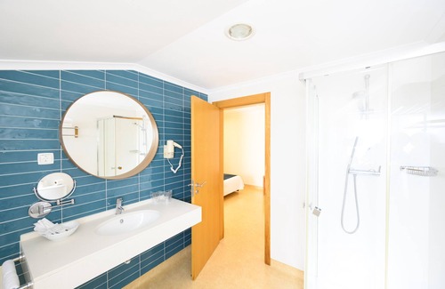 Sao Pedro da Cadeira Bed & Breakfast | Discover Hospedaria Recomeçar: Relaxing Spa & Family-Friendly