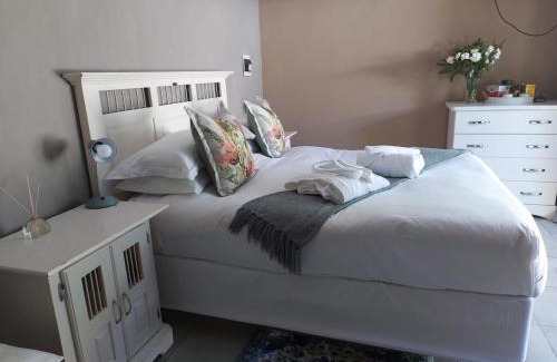 East London Apartment | Relaxing Retreat at Recoupe: Oceanfront with Pool Access