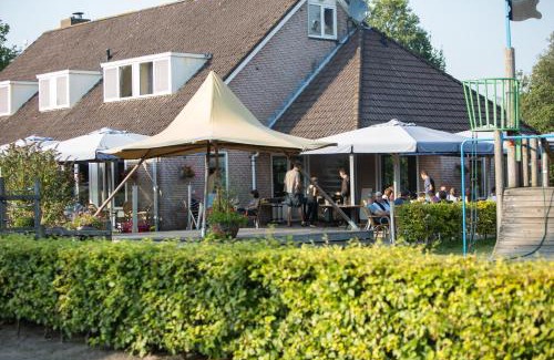 Ossenzijl Resort | Relax at Recreatiecentrum de Kluft with Private Beach Access