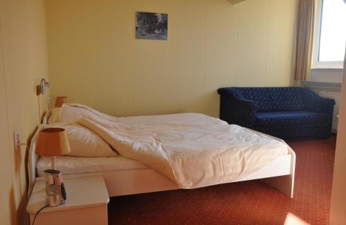 Ossenzijl Resort | Relax at Recreatiecentrum de Kluft with Private Beach Access