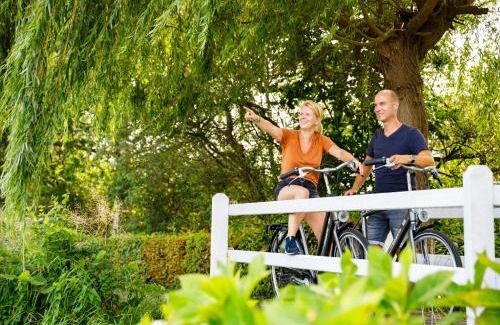 Ossenzijl Resort | Relax at Recreatiecentrum de Kluft with Private Beach Access