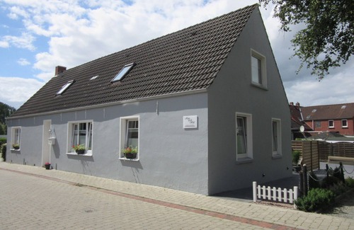 Emden Apartment | Idyllic Cottage Retreat on the Dike in Emden, East Frisia
