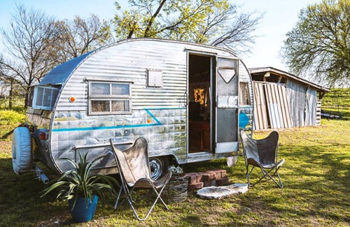 Hico RV Rental | Recreational vehicle (RV) ∙ 1 bedroom ∙ 2 guests