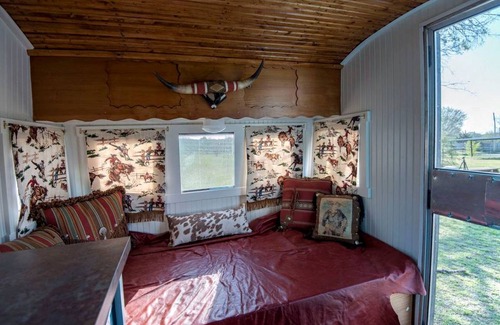 Hico RV Rental | Recreational vehicle (RV) ∙ 1 bedroom ∙ 2 guests