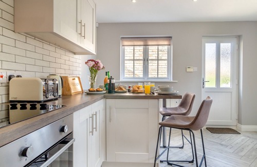 Oxborough House | Inviting Rectory Cottage in Norfolk with Private Pool & Spa