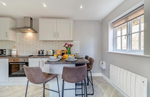 Oxborough House | Relaxing Retreat at Rectory Cottage - Norfolk with Pool & Hot Tub