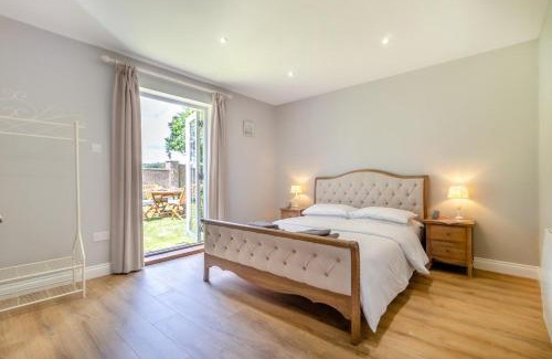 Oxborough House | Relaxing Retreat at Rectory Cottage - Norfolk with Pool & Hot Tub
