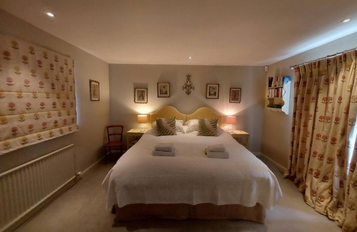 Castle Bytham Bed & Breakfast | Top-Rated Rectory Farm Annexe: Family-Friendly Stay with Breakfast