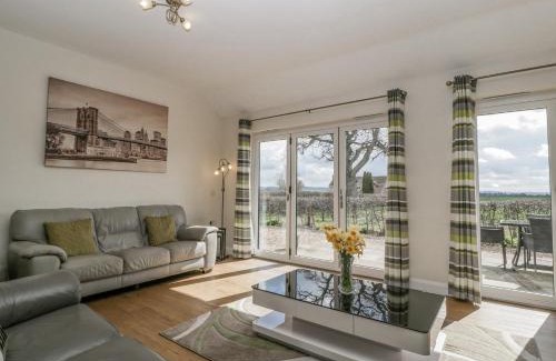 Queen Camel House | Pet Friendly Retreat at Rectory Farm Lodge - 4 Star Stay