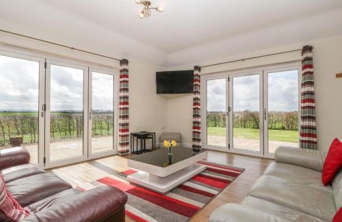 Queen Camel House | Family-Friendly Retreat at Rectory Farm View - 4 Star Rating