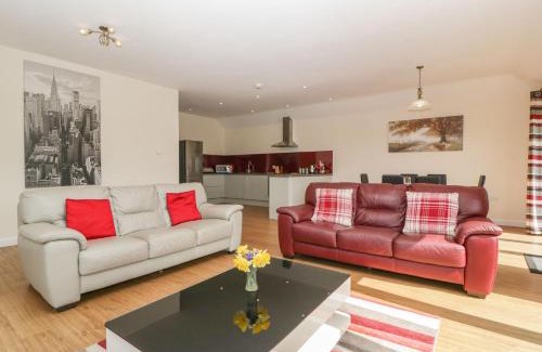 Queen Camel House | Family-Friendly Retreat at Rectory Farm View - 4 Star Rating