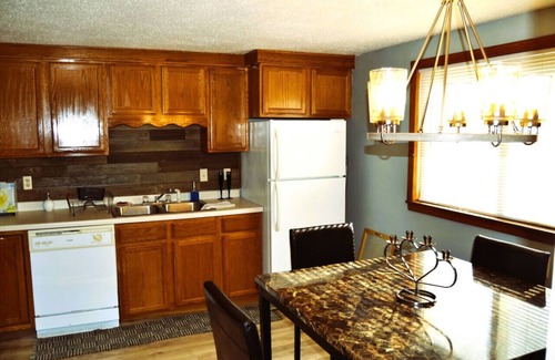 Grand Forks Apartment | Cozy Red 3: Family-Friendly Two-Bedroom with Kitchen