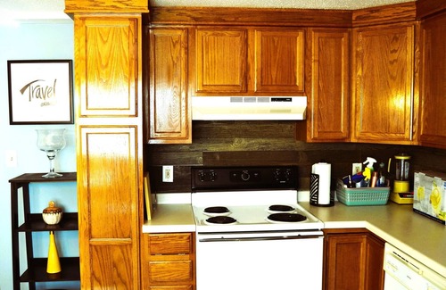 Grand Forks Apartment | Cozy Red 3: Family-Friendly Apartment with Breakfast Included