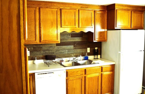 Grand Forks Apartment | Cozy Red 3: Family-Friendly Apartment with Breakfast Included