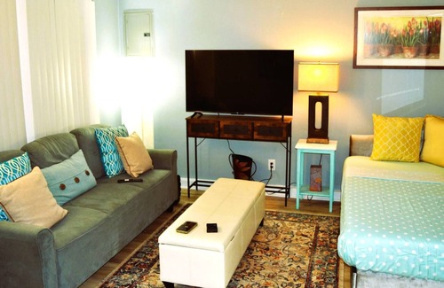 Grand Forks Apartment | Cozy Red 3: Family-Friendly Apartment with Breakfast Included