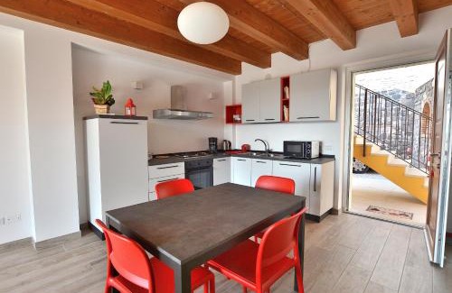 Marciaga Apartment | Family-Friendly Red Apartment in Marciaga di Costermano