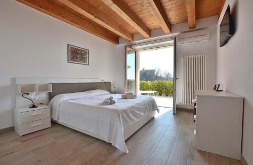 Marciaga Apartment | Family-Friendly Red Apartment in Marciaga di Costermano