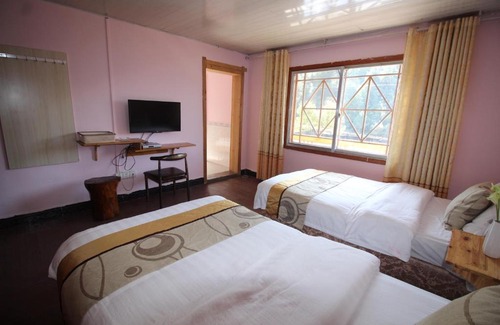 Wulingyuan House | Exceptional Red Apple Inn: Pet Friendly & Family-Oriented