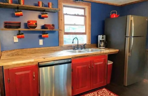 Bellville Apartment | Inviting Red Bend Cabin with Hot Tub & River Views
