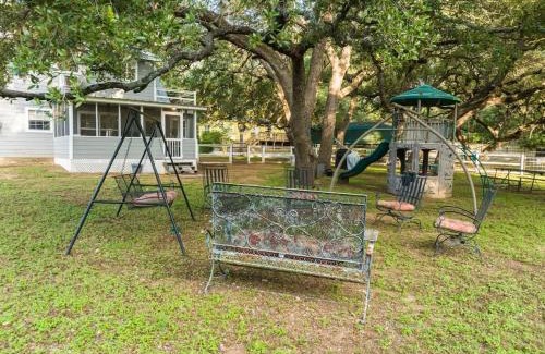 Kingsland House | Unforgettable Family Retreat at Red Bird Cabin Studio