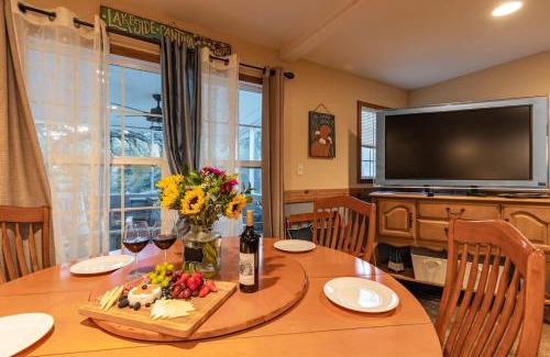 Kingsland House | Unforgettable Family Retreat at Red Bird Cabin Studio