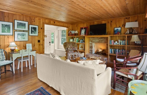 Highlands Hills Cottage | Red Bird Cottage 1.7 miles to Highlands