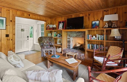 Highlands Hills Cottage | Red Bird Cottage 1.7 miles to Highlands