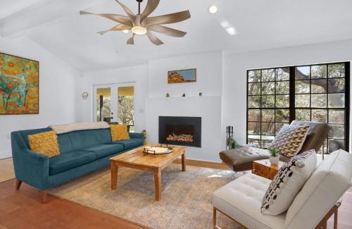Wimberley House | Family-Friendly Red Bird Cottage with Pet Amenities