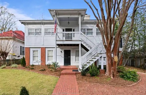 Montgomery House | Discover Red Bluff Cottage - Ocean View & Spa Retreat