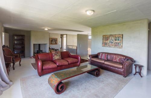 Robberg Beach Villa | Red Box Villa: Exceptional Ocean View & Pet Friendly Stay