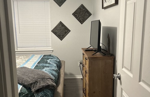 Deer Park Cottage | Red Brick Cottage 2: Ocean View with Spa & Family Comfort
